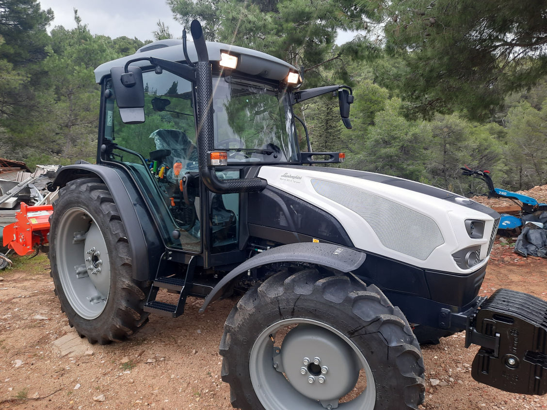 Traktor OPG-a Makjanić spreman za rad na poljoprivrednim površinama
